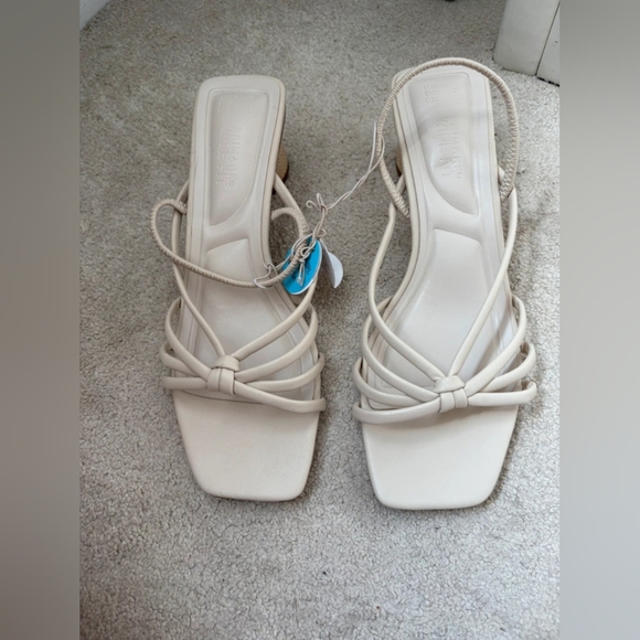 Shoes - Elegant Cream Strappy Sandals